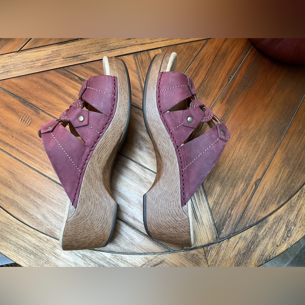 Dansko leather floral sandals. EUC - Picture 5 of 7